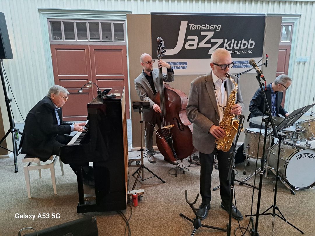 Artikkelbilde til artikkelen Lørdag 4. april.  Søren Bøgelunds Mirakelband